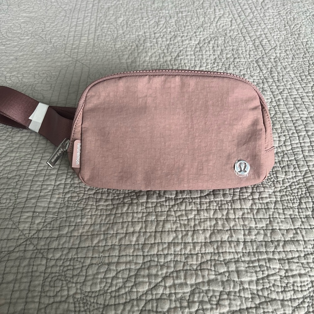 Brand New Lululemon Belt Bag in Twilight Rose